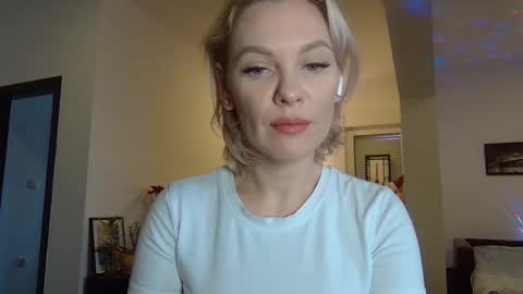 Snapshot of beautifulkollettee chatting on 01-15-25, 11:53 Beautifulkollette online show from 01-15-25, 11:53