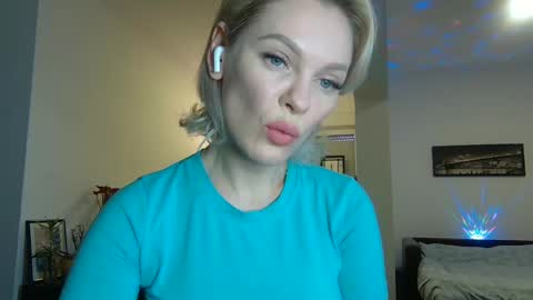 Snapshot of beautifulkollettee chatting on 01-16-25, 11:15 Beautifulkollette online show from 01-16-25, 11:15