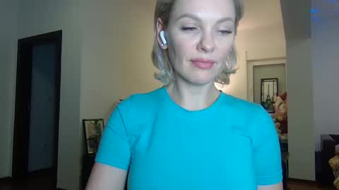 Snapshot of beautifulkollettee chatting on 01-16-25, 09:40 Beautifulkollette online show from 01-16-25, 09:40