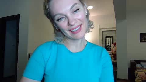 Snapshot of beautifulkollettee chatting on 01-17-25, 07:16 Beautifulkollette online show from 01-17-25, 07:16