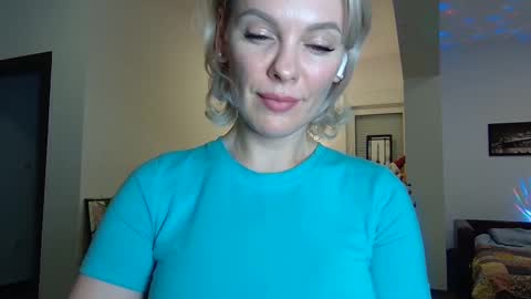 Snapshot of beautifulkollettee chatting on 01-17-25, 10:23 Beautifulkollette online show from 01-17-25, 10:23