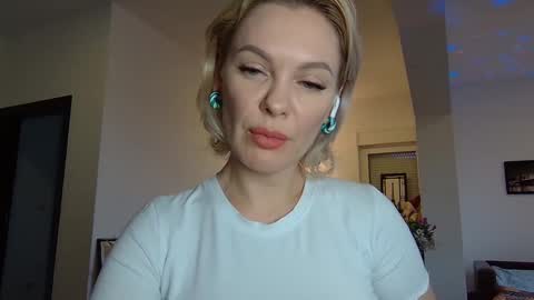 Snapshot of beautifulkollettee chatting on 01-18-25, 11:32 Beautifulkollette online show from 01-18-25, 11:32