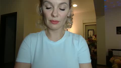 Snapshot of beautifulkollettee chatting on 01-20-25, 09:32 Beautifulkollette online show from 01-20-25, 09:32
