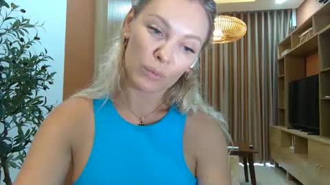 Snapshot of beautifulkollettee chatting on 09-16-25, 04:57 Beautifulkollette online show from 09-16-25, 04:57