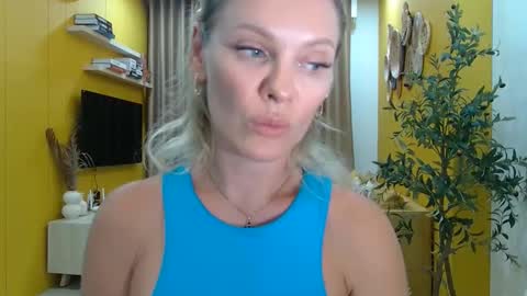 Snapshot of beautifulkollettee chatting on 09-16-25, 05:03 Beautifulkollette online show from 09-16-25, 05:03
