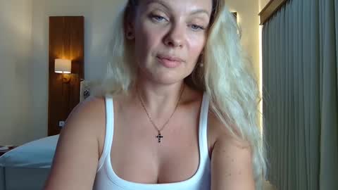 Snapshot of beautifulkollettee chatting on 09-28-25, 12:21 Beautifulkollette online show from 09-28-25, 12:21