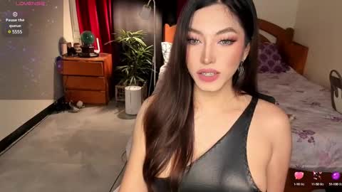 Snapshot of beautifullust chatting on 12-27-24, 07:46 Queen Angela online show from 12-27-24, 07:46