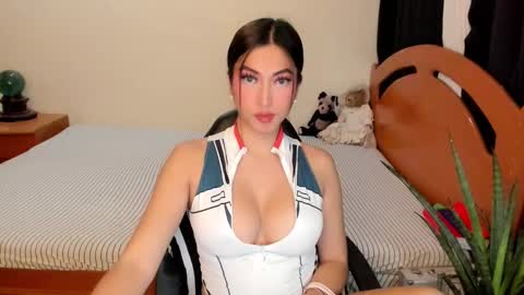 Snapshot of beautifullust chatting on 09-18-25, 10:39 Queen Angela online show from 09-18-25, 10:39