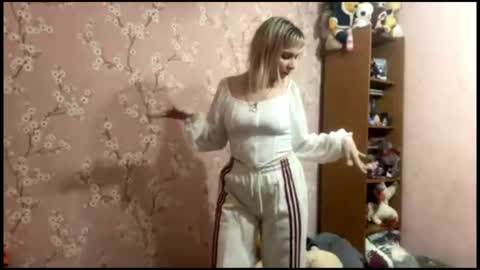 Snapshot of beautifultips chatting on 04-04-26, 03:09 Mia online show from 04-04-26, 03:09