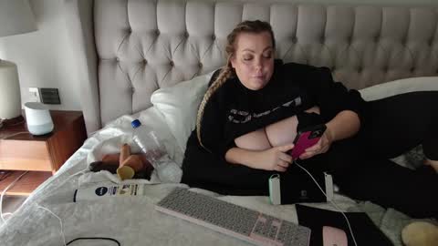 Snapshot of beauty4agent chatting on 12-06-24, 07:56 beauty4agent online show from 12-06-24, 07:56