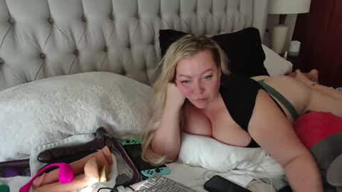 Snapshot of beauty4agent chatting on 01-20-25, 02:57 beauty4agent online show from 01-20-25, 02:57