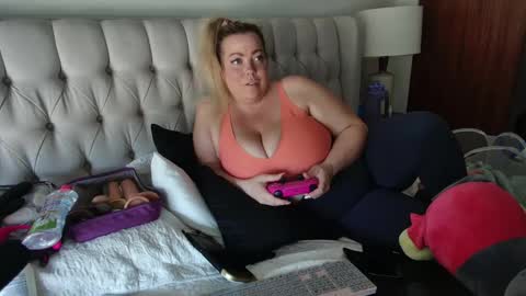 Snapshot of beauty4agent chatting on 03-04-25, 07:22 beauty4agent online show from 03-04-25, 07:22