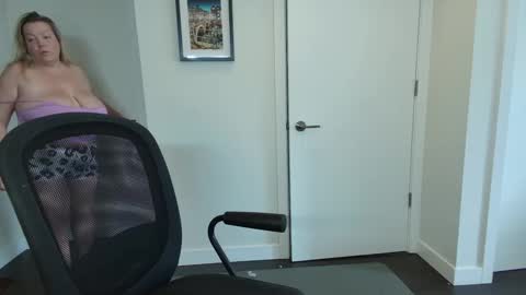 Snapshot of beauty4agent chatting on 09-26-25, 07:51 beauty4agent online show from 09-26-25, 07:51