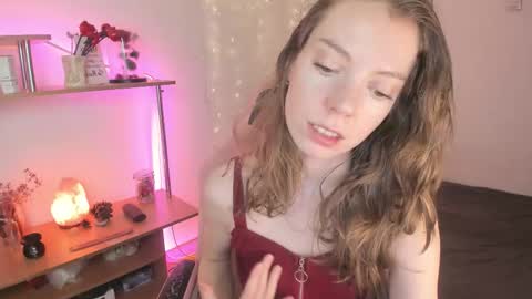 Snapshot of beautyeliise chatting on 12-16-25, 08:30 Eliise online show from 12-16-25, 08:30