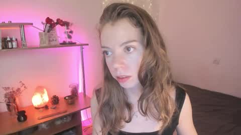 Snapshot of beautyeliise chatting on 12-22-25, 08:22 Eliise online show from 12-22-25, 08:22