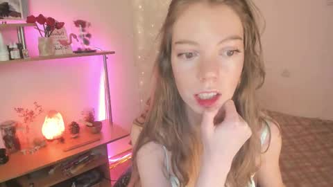 Snapshot of beautyeliise chatting on 02-09-26, 07:56 Eliise online show from 02-09-26, 07:56