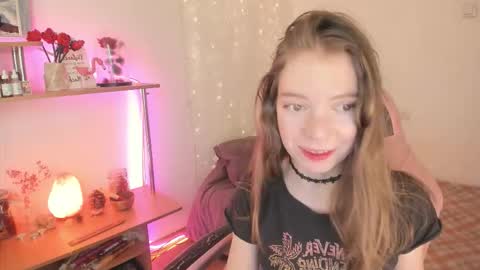 Snapshot of beautyeliise chatting on 02-10-26, 08:18 Eliise online show from 02-10-26, 08:18