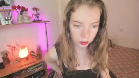 Snapshot of beautyeliise chatting on 02-17-26, 08:11 Eliise online show from 02-17-26, 08:11