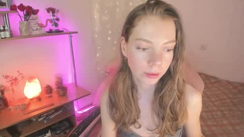 Snapshot of beautyeliise chatting on 02-27-26, 02:06 Eliise online show from 02-27-26, 02:06