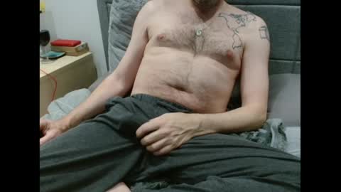 Snapshot of beautysbrit chatting on 04-03-26, 09:02 BeautysBrit online show from 04-03-26, 09:02