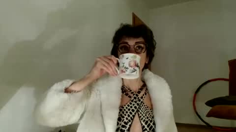 Raluca online show from 02-25-26, 06:17