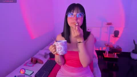 Snapshot of becca_be_ chatting on 06-11-26, 04:10 Becca is here online show from 06-11-26, 04:10