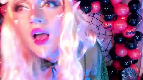 Snapshot of becca_diamond chatting on 10-22-25, 06:51 Rebecca online show from 10-22-25, 06:51