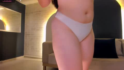 Snapshot of beccabaxter chatting on 02-08-25, 10:19 Am Becca online show from 02-08-25, 10:19
