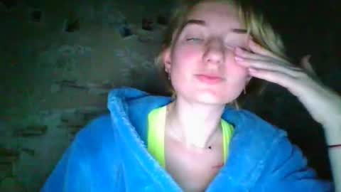 Snapshot of beckixjewelqw chatting on 04-02-26, 06:27 BeckiXJewelqw online show from 04-02-26, 06:27