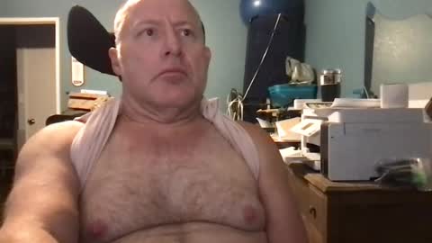 Snapshot of beckster040 chatting on 07-16-26, 06:41 beckster online show from 07-16-26, 06:41