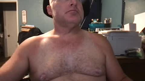 Snapshot of beckster040 chatting on 07-25-26, 05:16 beckster online show from 07-25-26, 05:16