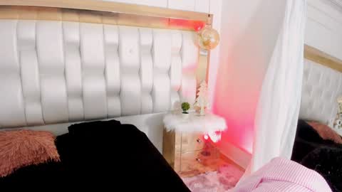 Snapshot of beckyrusso2 chatting on 12-28-24, 12:35 B E C K Y online show from 12-28-24, 12:35