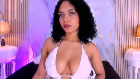 Snapshot of beckyrusso2 chatting on 09-28-25, 01:05 B E C K Y online show from 09-28-25, 01:05