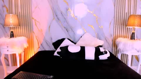 Snapshot of beckyrusso2 chatting on 10-17-25, 12:52 B E C K Y online show from 10-17-25, 12:52