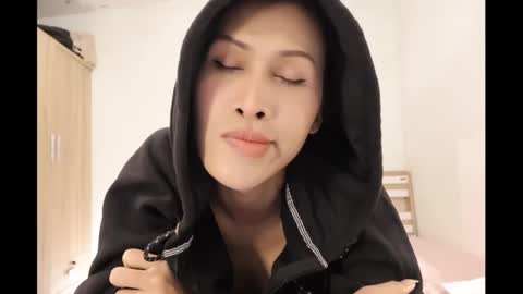Snapshot of bee_thai chatting on 12-13-24, 07:32 bee_thai online show from 12-13-24, 07:32