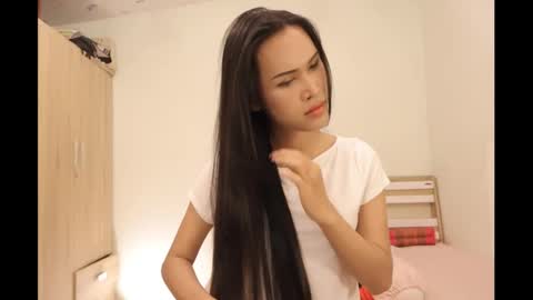 Snapshot of bee_thai chatting on 01-25-25, 06:35 bee_thai online show from 01-25-25, 06:35