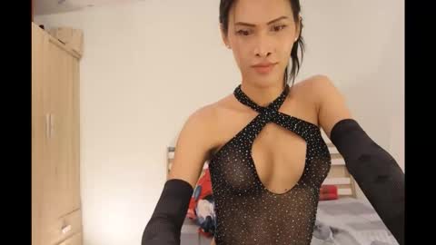 Snapshot of bee_thai chatting on 10-12-25, 06:29 bee_thai online show from 10-12-25, 06:29