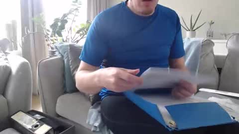 Snapshot of beejee88 chatting on 04-12-26, 11:26 beejee88 online show from 04-12-26, 11:26