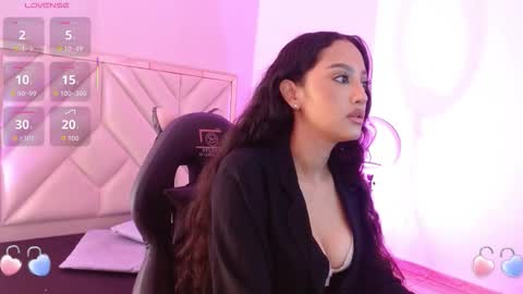 Snapshot of beella_tay1 chatting on 09-14-25, 03:05 BELLA online show from 09-14-25, 03:05
