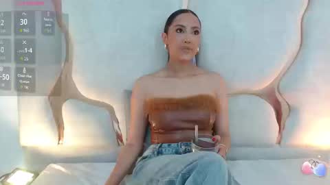 Snapshot of beella_tay1 chatting on 09-23-25, 03:15 BELLA online show from 09-23-25, 03:15