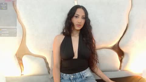 Snapshot of beella_tay1 chatting on 09-25-25, 02:21 BELLA online show from 09-25-25, 02:21