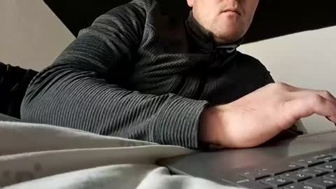 beenee3 online show from 12-30-24, 08:43