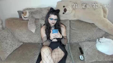 Bee online show from 12-04-25, 09:51