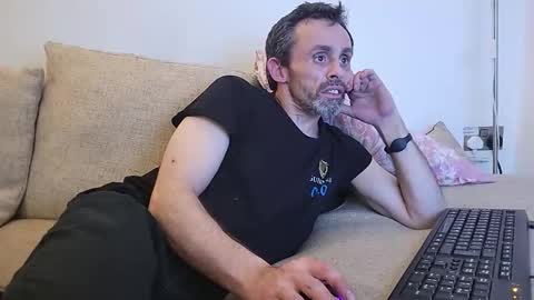 Snapshot of begbestuk chatting on 11-02-25, 05:10 begbestuk online show from 11-02-25, 05:10