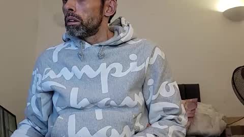 Snapshot of begbestuk chatting on 11-26-25, 11:39 begbestuk online show from 11-26-25, 11:39