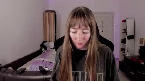 Snapshot of bekkawell chatting on 09-19-25, 06:19 Lisa online show from 09-19-25, 06:19