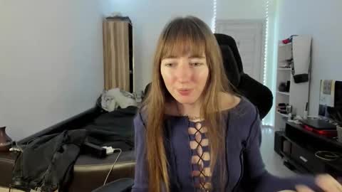 Snapshot of bekkawell chatting on 09-25-25, 12:53 Lisa online show from 09-25-25, 12:53