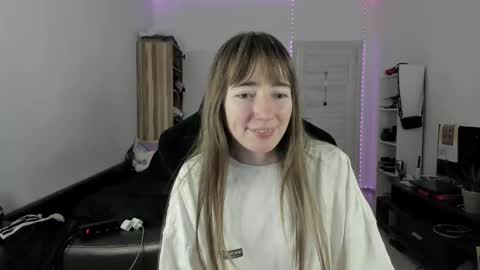 Snapshot of bekkawell chatting on 09-28-25, 03:50 Lisa online show from 09-28-25, 03:50