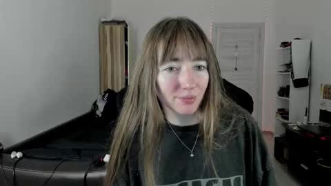 Snapshot of bekkawell chatting on 10-05-25, 03:43 Lisa online show from 10-05-25, 03:43