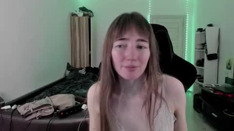 Snapshot of bekkawell chatting on 10-14-25, 04:30 Lisa online show from 10-14-25, 04:30